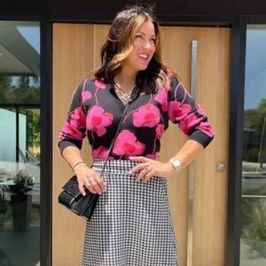 CABI (Small) Rococo Floral V-Neck Sweater Pink Black Floral Valentine's Day 4102